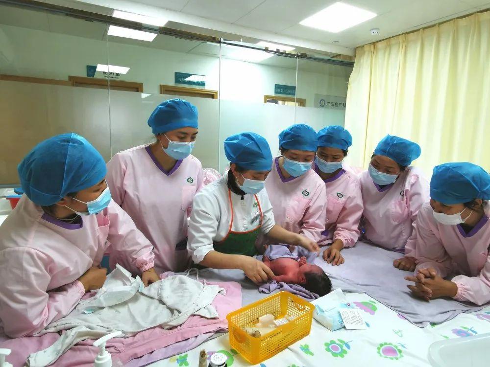 浪卡子县妇婴监护型护送